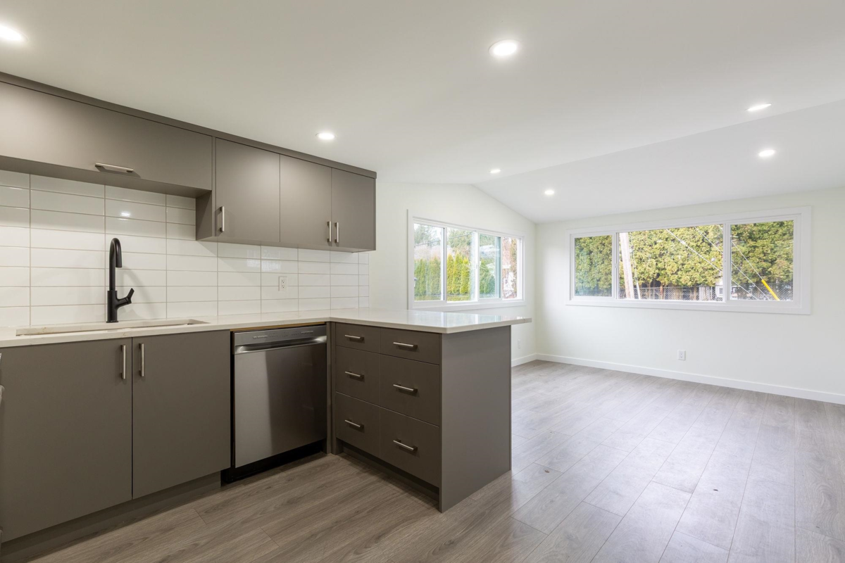 Guest Bathroom Photo of 18 21163 Lougheed Highway, Maple Ridge, BC
