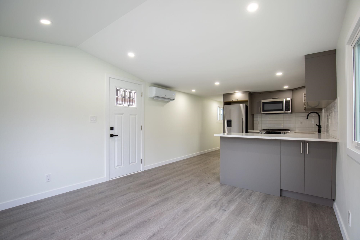 Kitchen Island Photo of 18 21163 Lougheed Highway, Maple Ridge, BC