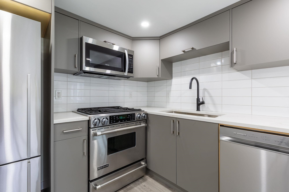 Primary Bathroom Photo of 18 21163 Lougheed Highway, Maple Ridge, BC