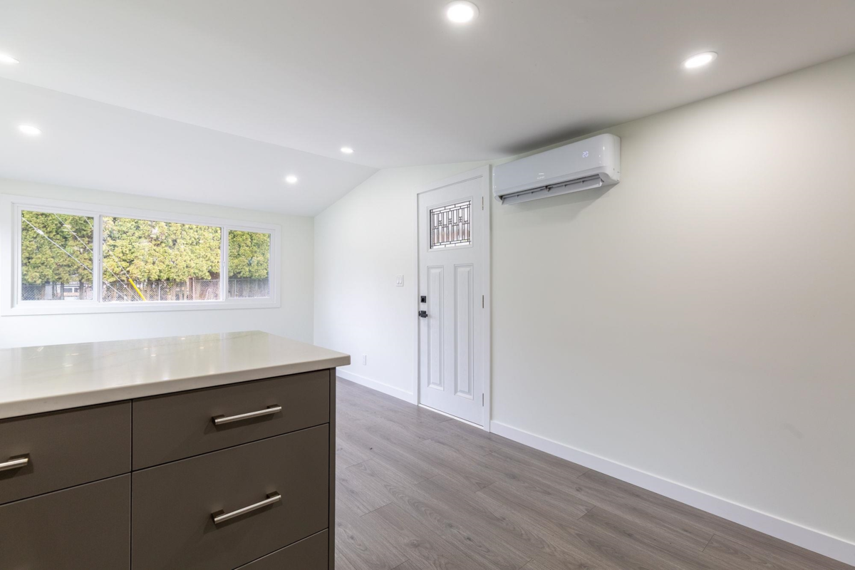 Walk-In Closet Photo of 18 21163 Lougheed Highway, Maple Ridge, BC