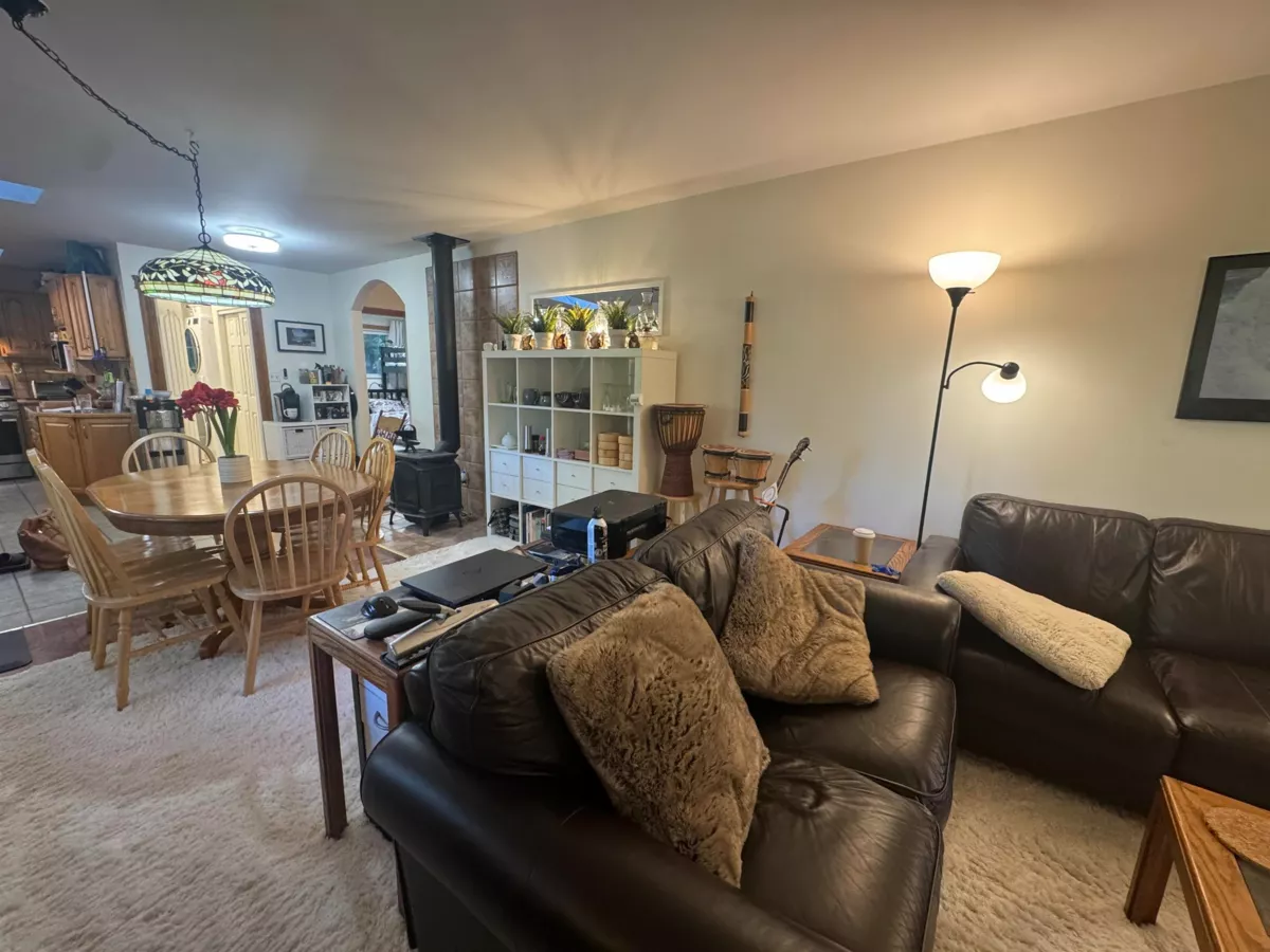 Breakfast Nook Photo of 559 Blitz Road, Mayne Island, BC