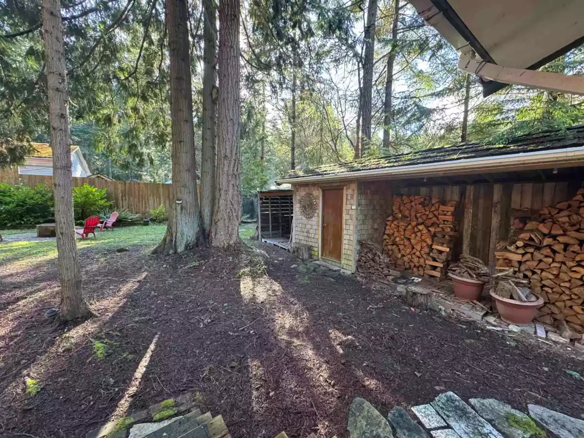 Entry Foyer Photo of 559 Blitz Road, Mayne Island, BC