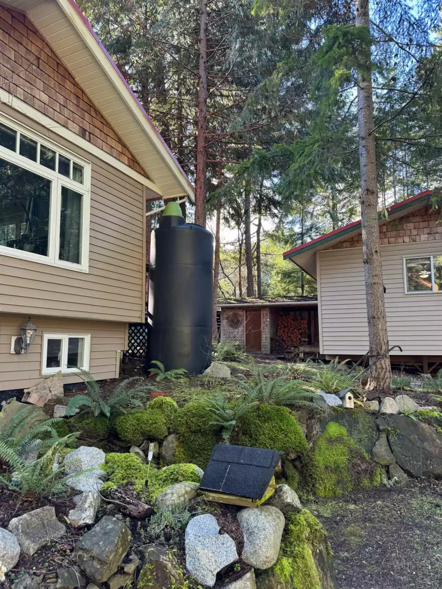 Family Room Photo of 559 Blitz Road, Mayne Island, BC