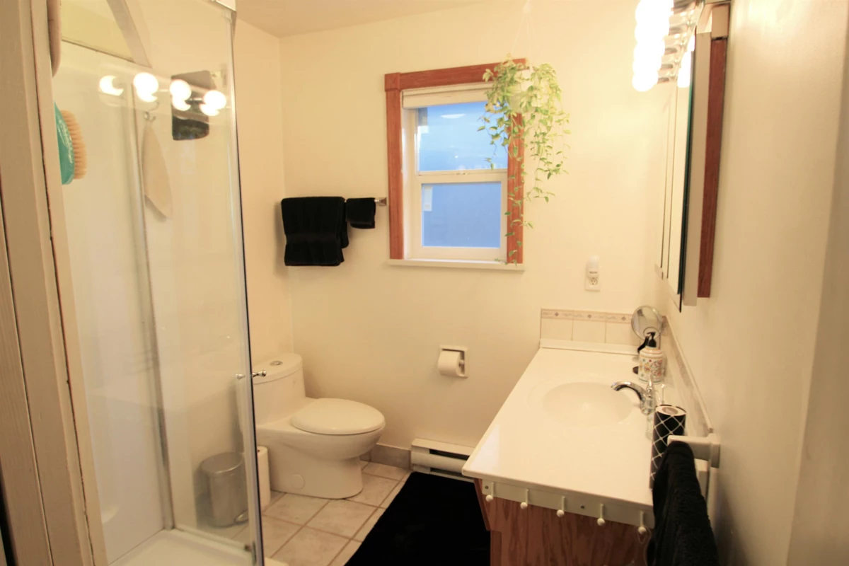 Guest Bathroom Photo of 559 Blitz Road, Mayne Island, BC