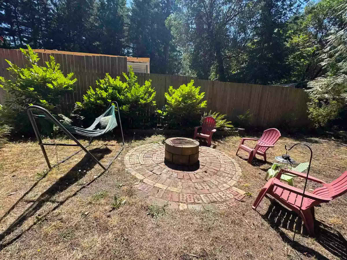 Kitchen Island Photo of 559 Blitz Road, Mayne Island, BC