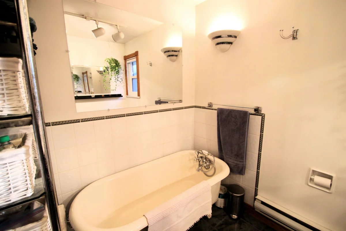 Loft / Bonus Room Photo of 559 Blitz Road, Mayne Island, BC