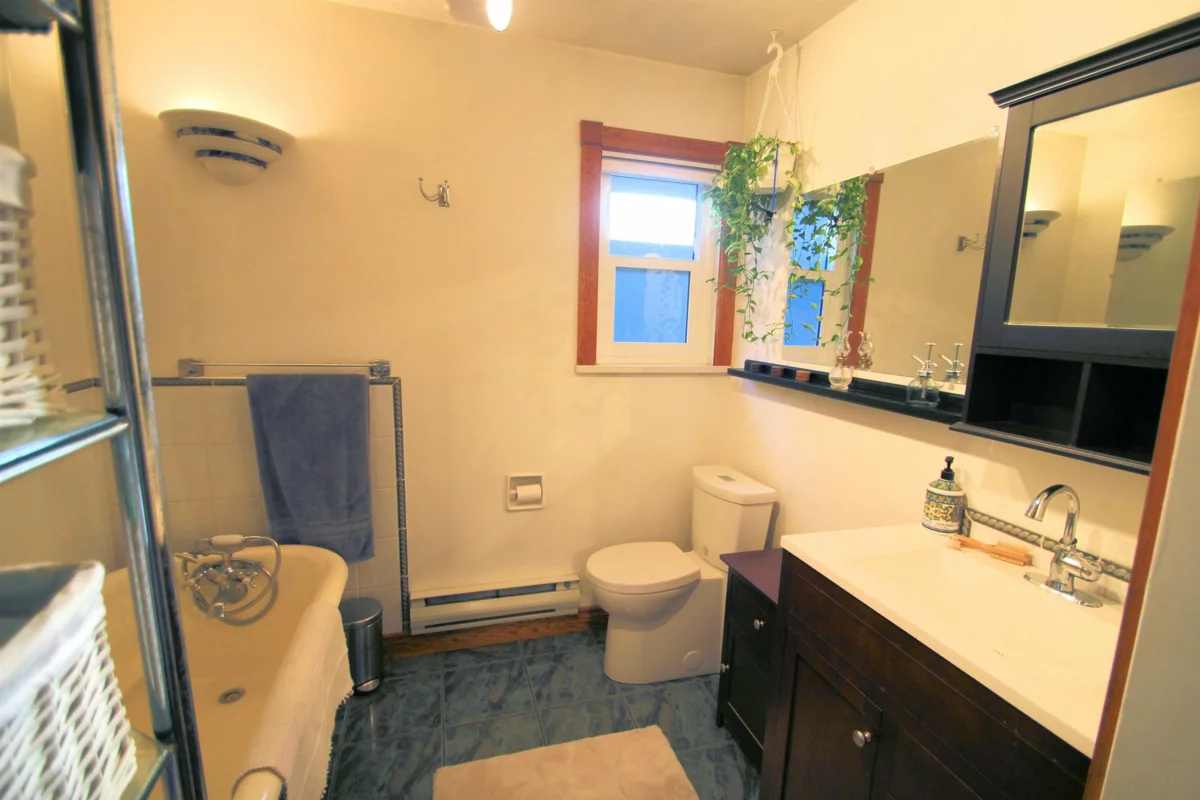 Office / Den Photo of 559 Blitz Road, Mayne Island, BC