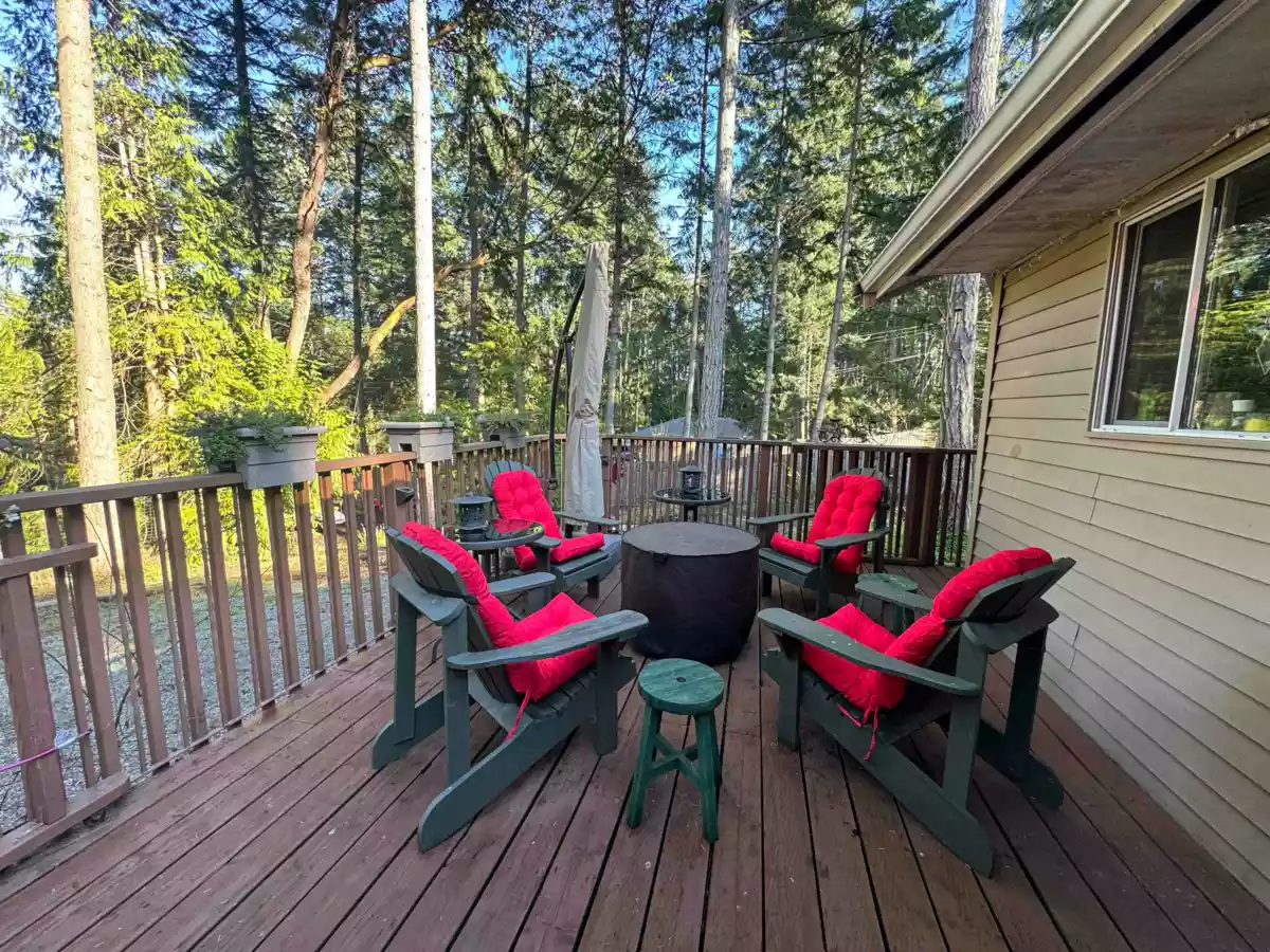 Outdoor Deck Photo of 559 Blitz Road, Mayne Island, BC