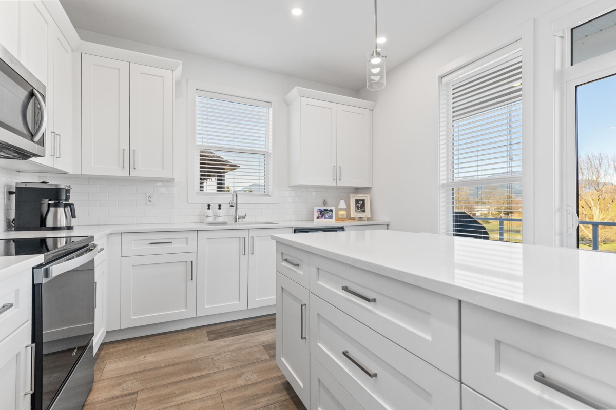 Breakfast Nook Photo of 9327 Sitka Place, Chilliwack, BC