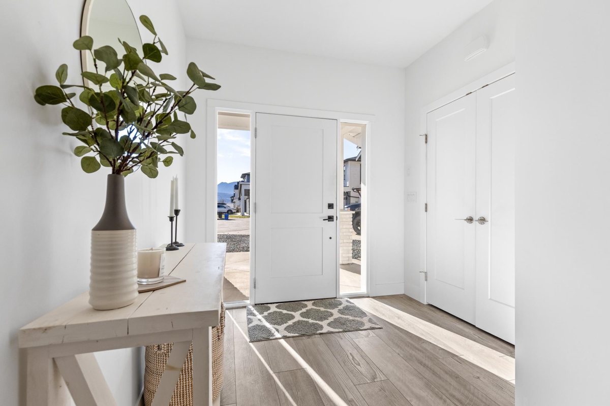 Kitchen Photo of 9327 Sitka Place, Chilliwack, BC