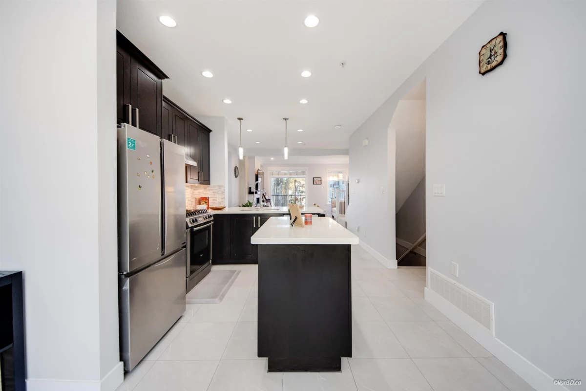 Family Room Photo of 28 2689 Parkway Drive, Surrey, BC