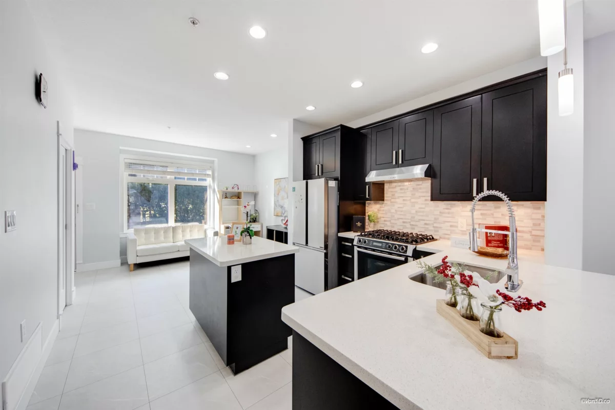 Kitchen Island Photo of 28 2689 Parkway Drive, Surrey, BC