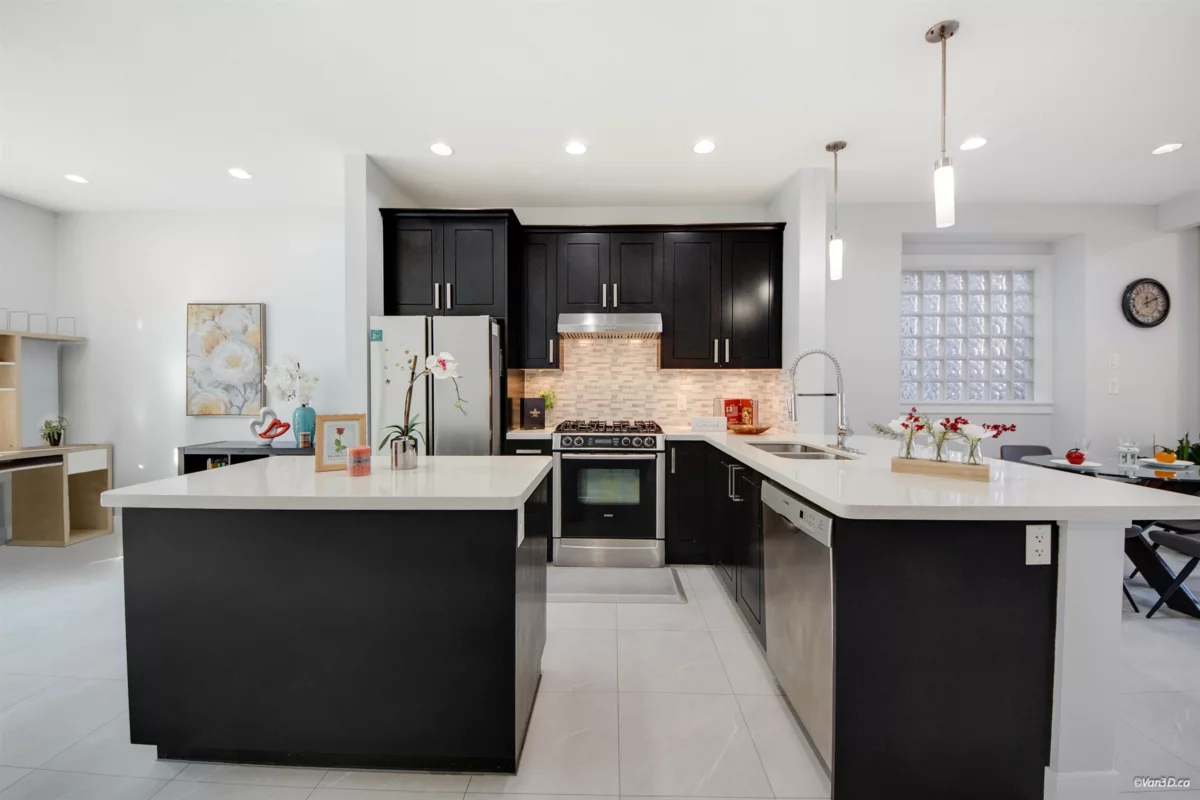 Kitchen Photo of 28 2689 Parkway Drive, Surrey, BC