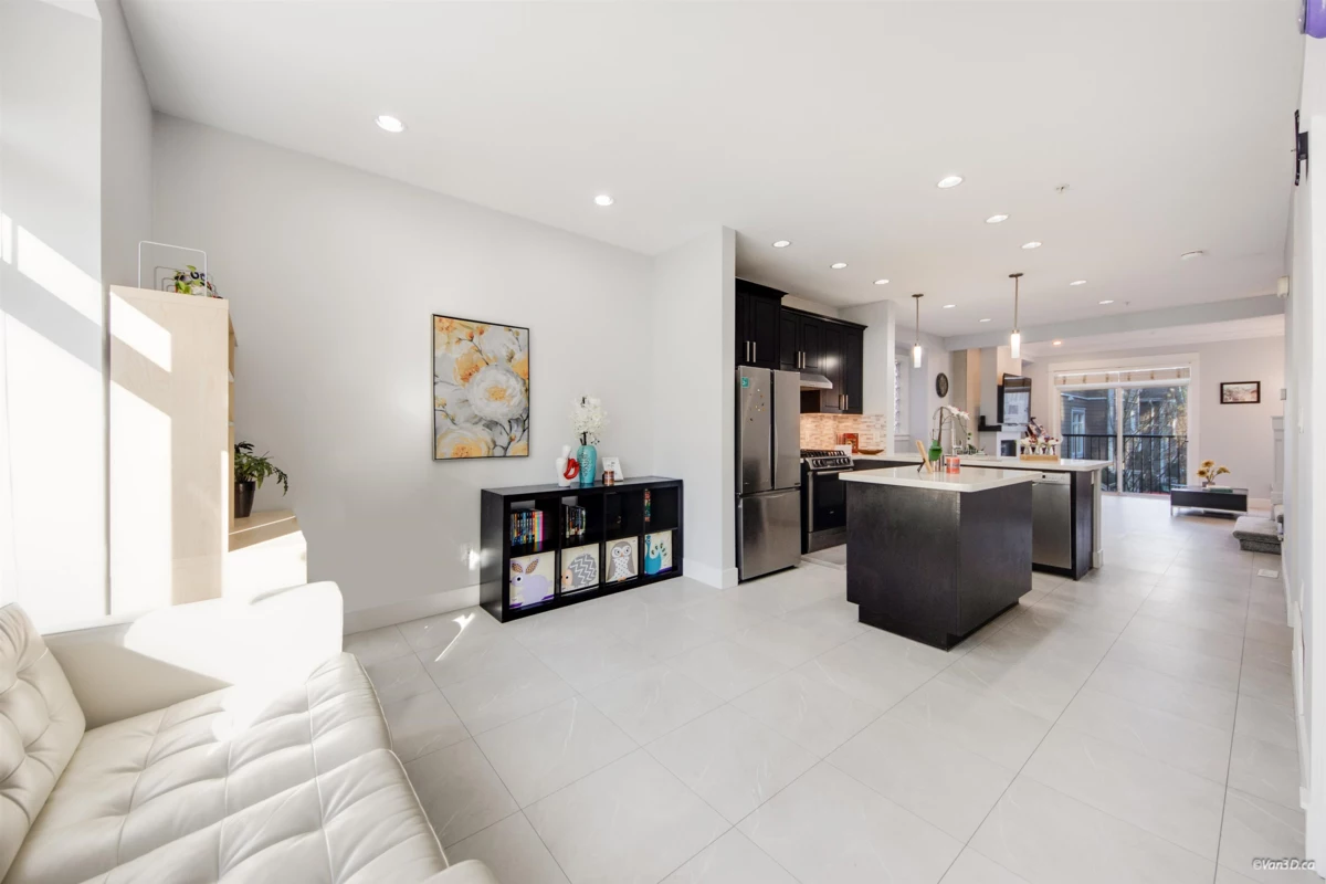 Living Room Photo of 28 2689 Parkway Drive, Surrey, BC