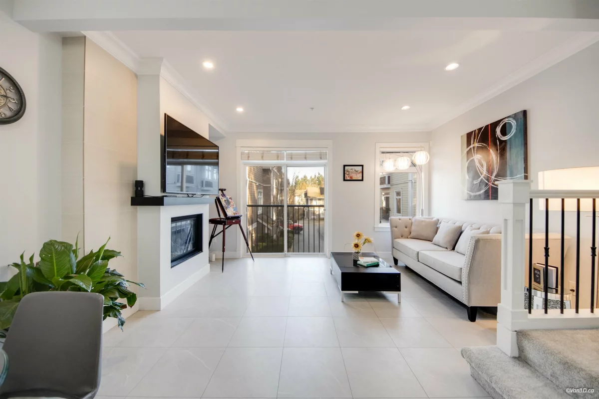 Walk-In Closet Photo of 28 2689 Parkway Drive, Surrey, BC