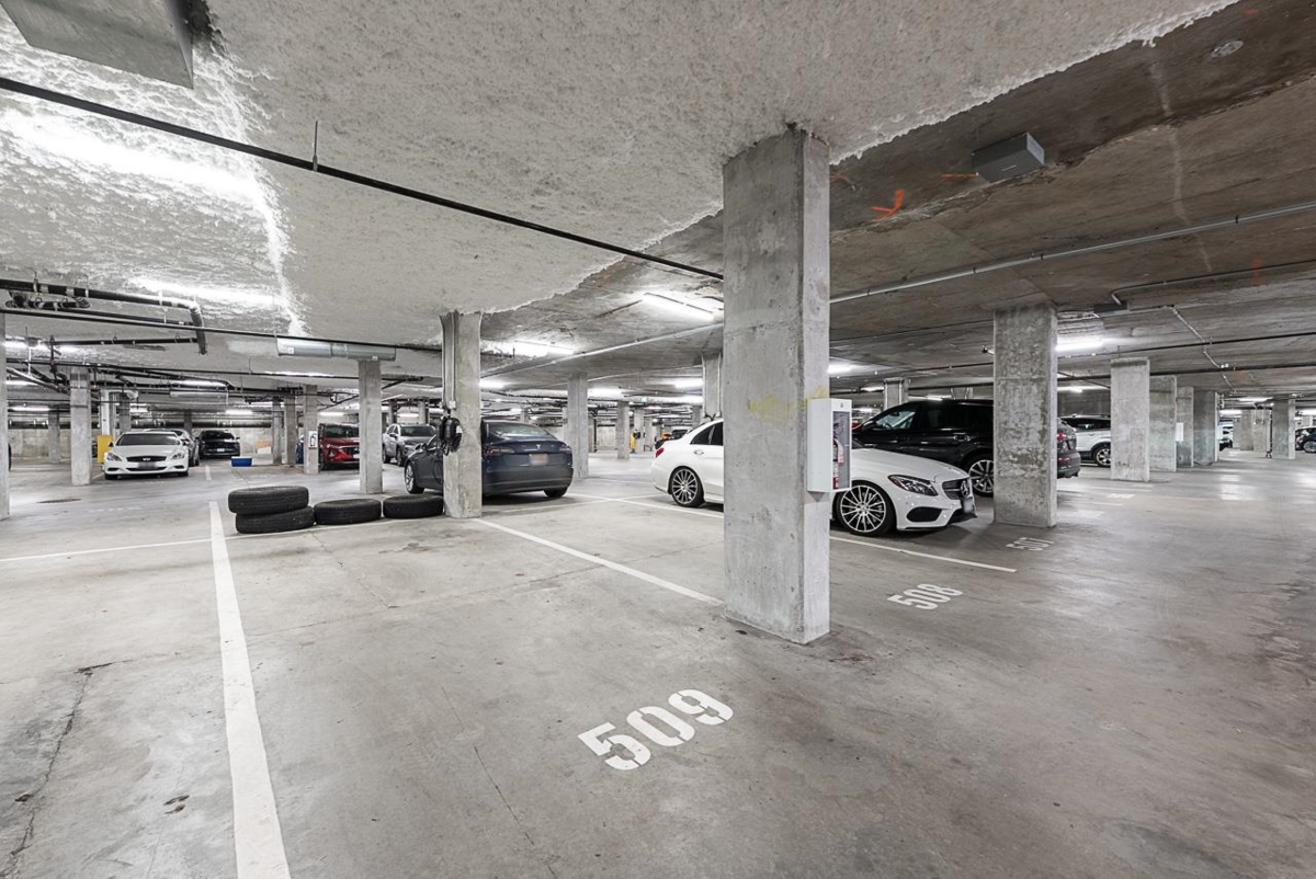Entry Foyer Photo of 404 2499 Rabbit Drive, Tsawwassen, BC