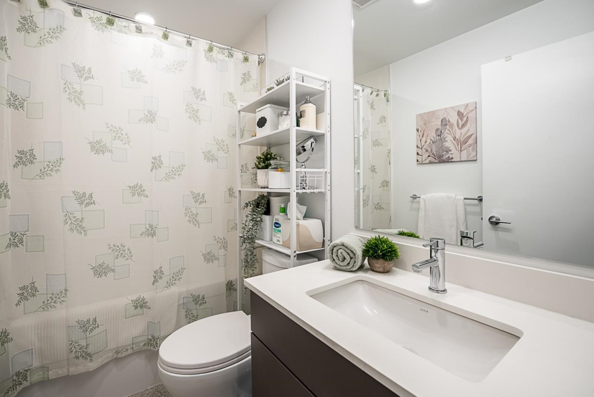 Powder Room Photo of 404 2499 Rabbit Drive, Tsawwassen, BC