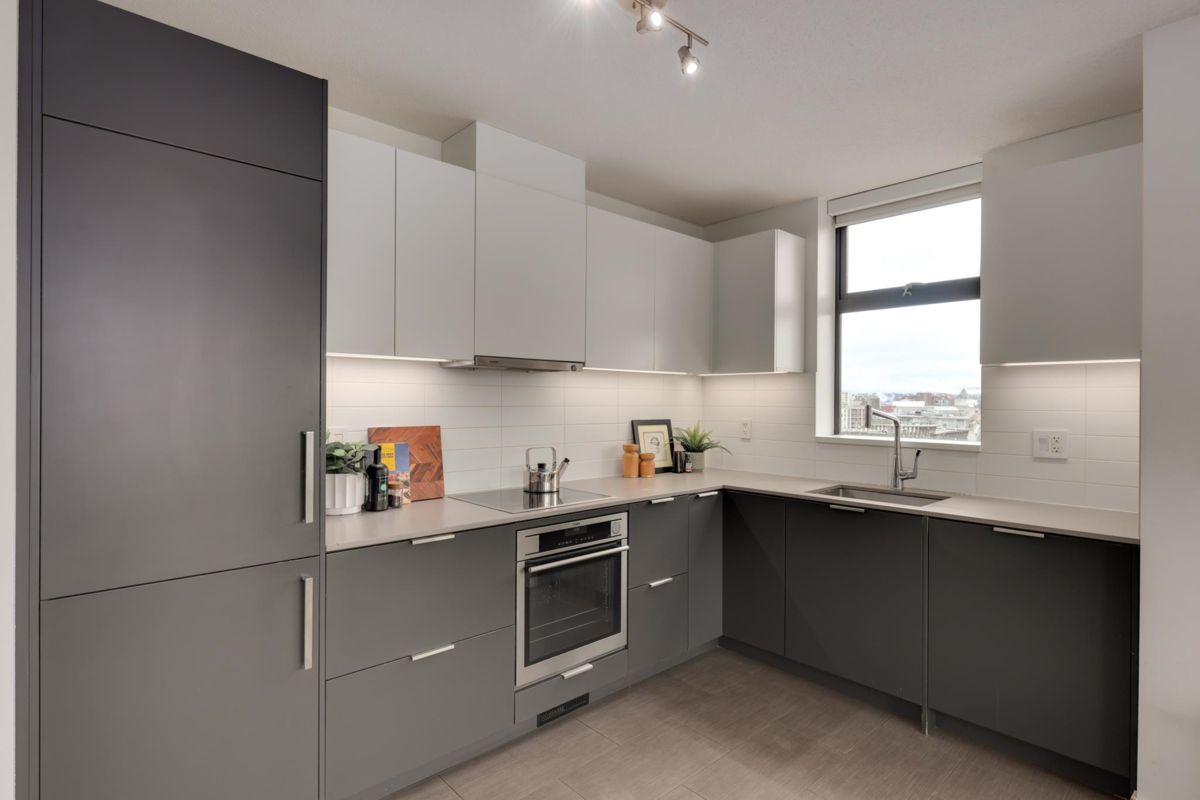 Kitchen Island Photo of 1102 66 W Cordova Street, Vancouver, BC