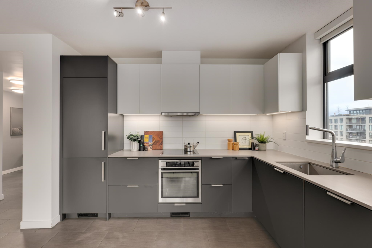 Kitchen Photo of 1102 66 W Cordova Street, Vancouver, BC
