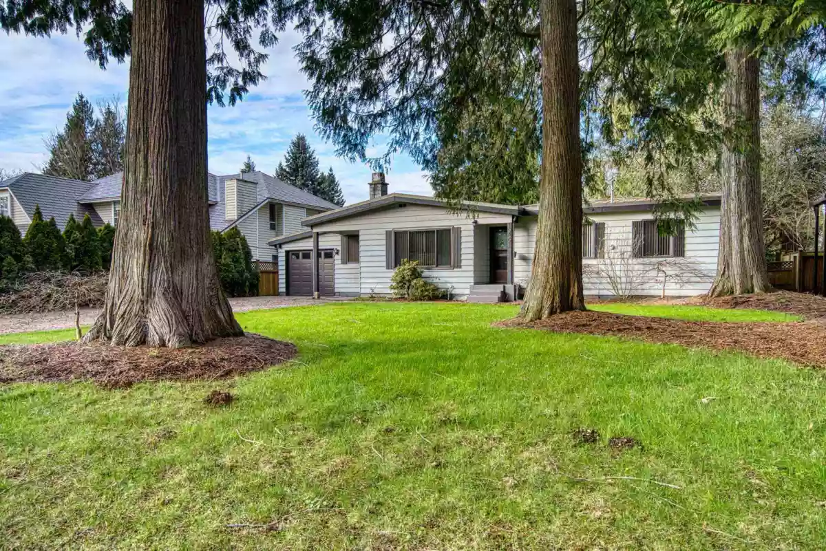 Swimming Pool Photo of 19891 43a Avenue, Langley, BC