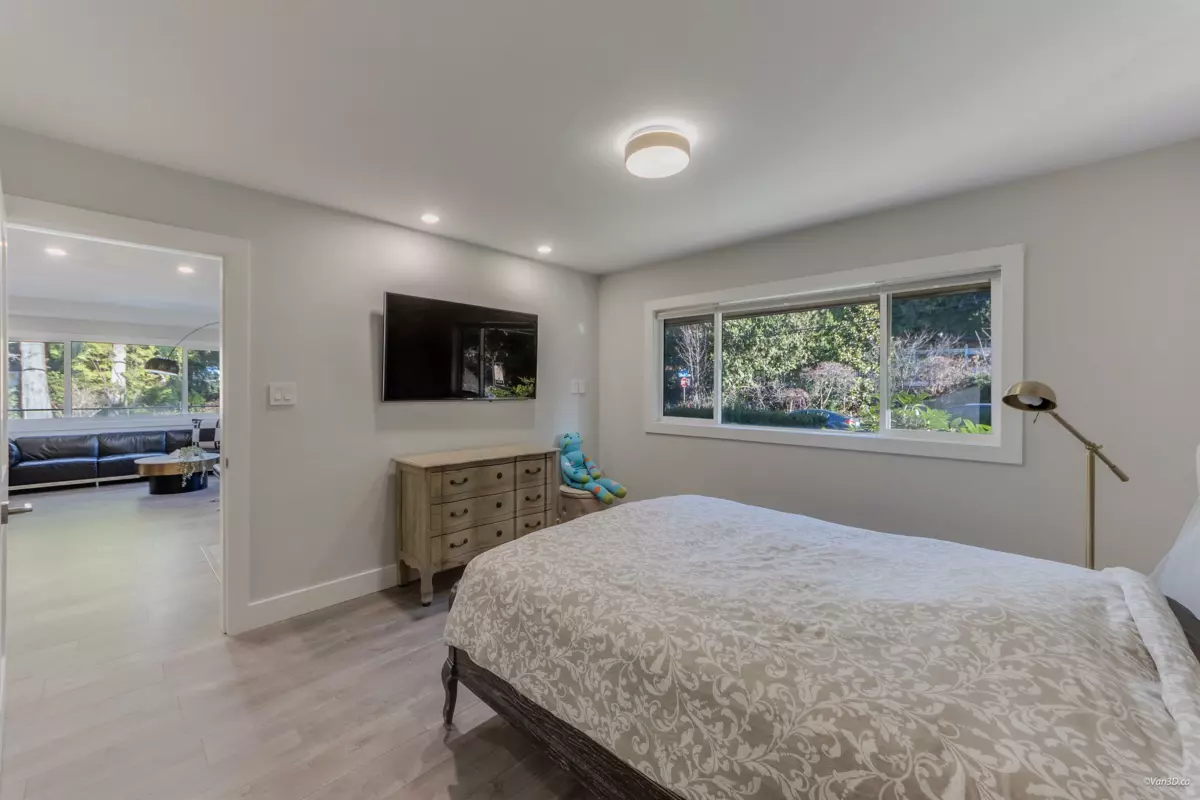 Entry Foyer Photo of 4491 Primrose Lane, North Vancouver, BC