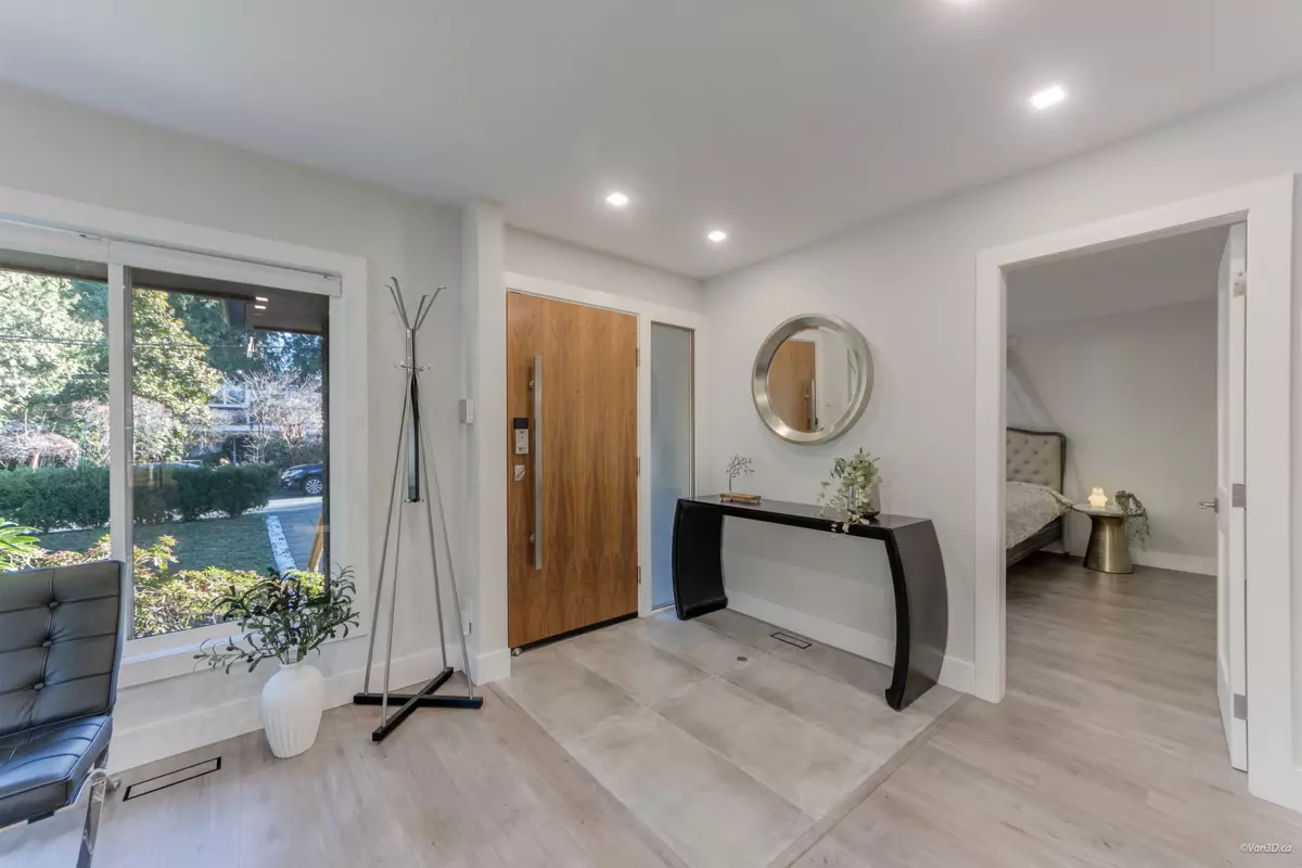 Kitchen Island Photo of 4491 Primrose Lane, North Vancouver, BC