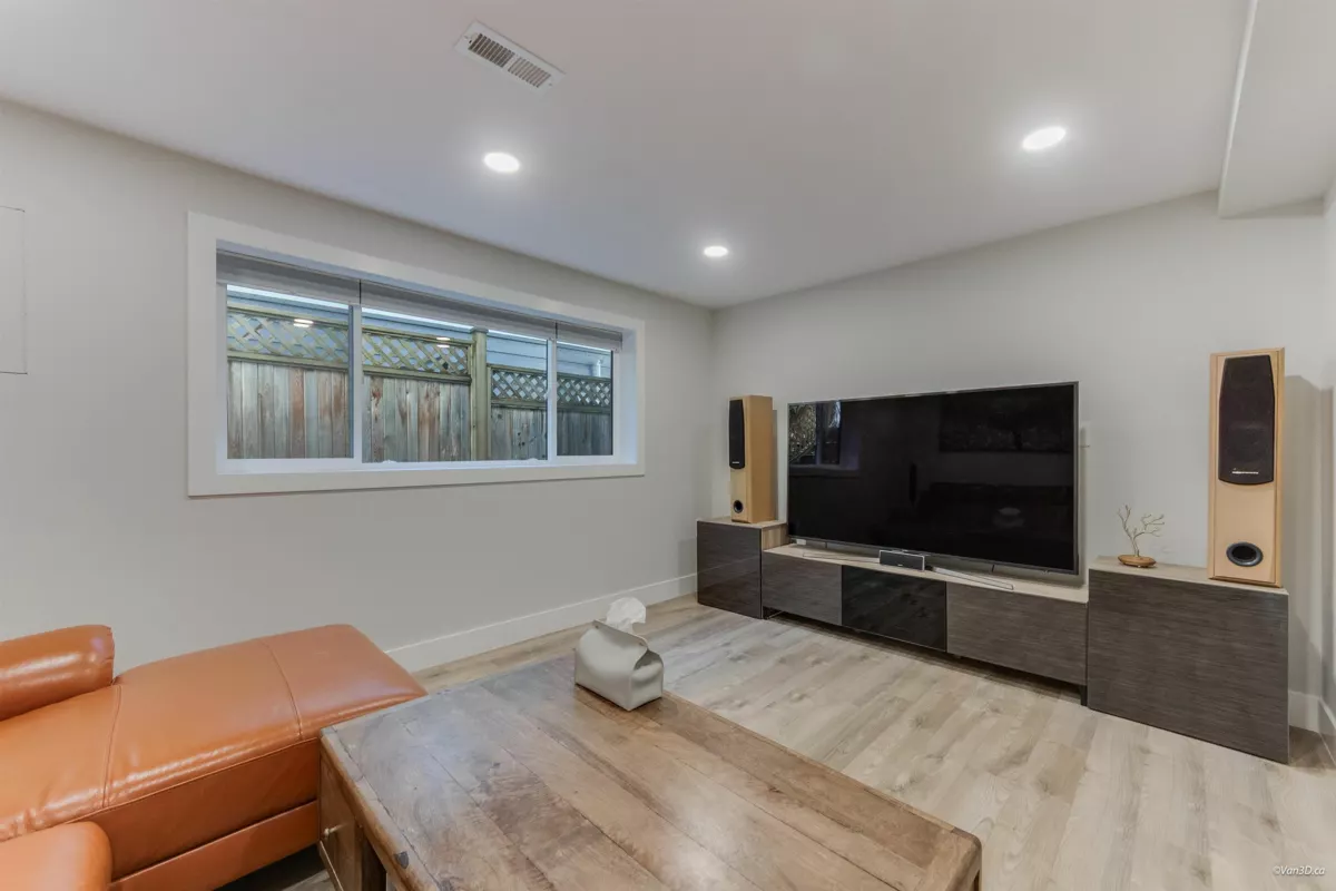 Swimming Pool Photo of 4491 Primrose Lane, North Vancouver, BC