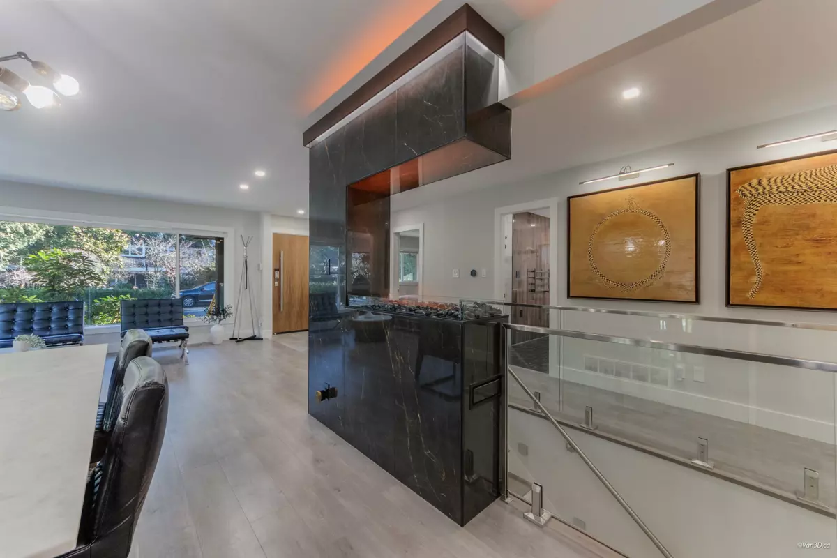 Walk-In Closet Photo of 4491 Primrose Lane, North Vancouver, BC