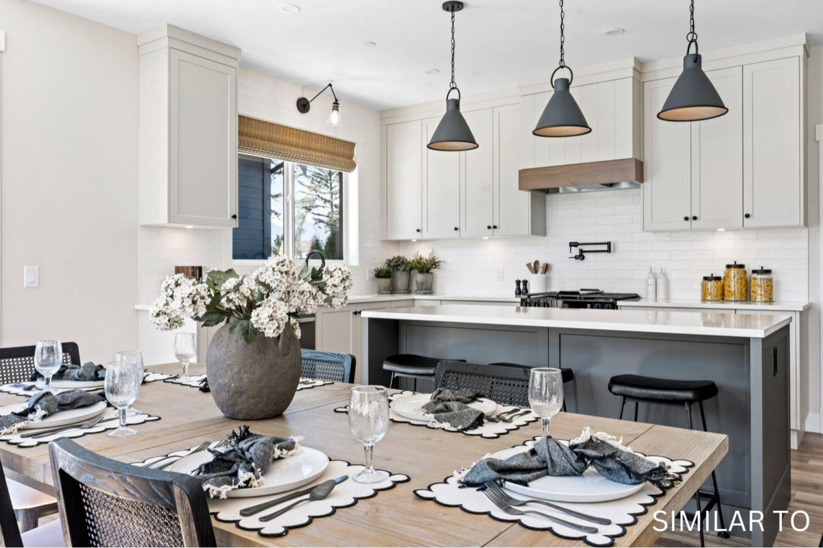 Walk-In Closet Photo of 103 46211 Promontory Road, Chilliwack, BC