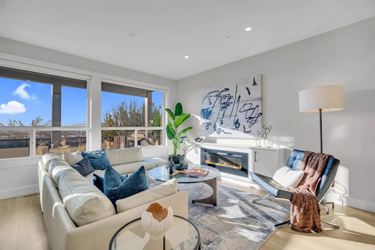 Breakfast Nook Photo of 33062 4th Avenue, Mission, BC