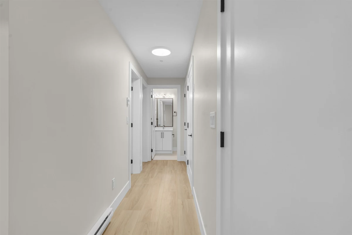 Hallway Photo of 33062 4th Avenue, Mission, BC