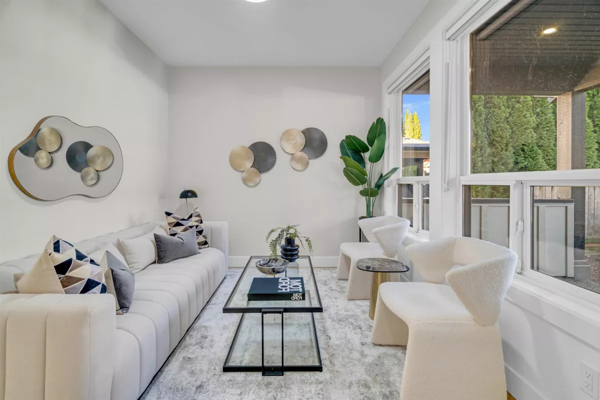 Living Room Photo of 33062 4th Avenue, Mission, BC