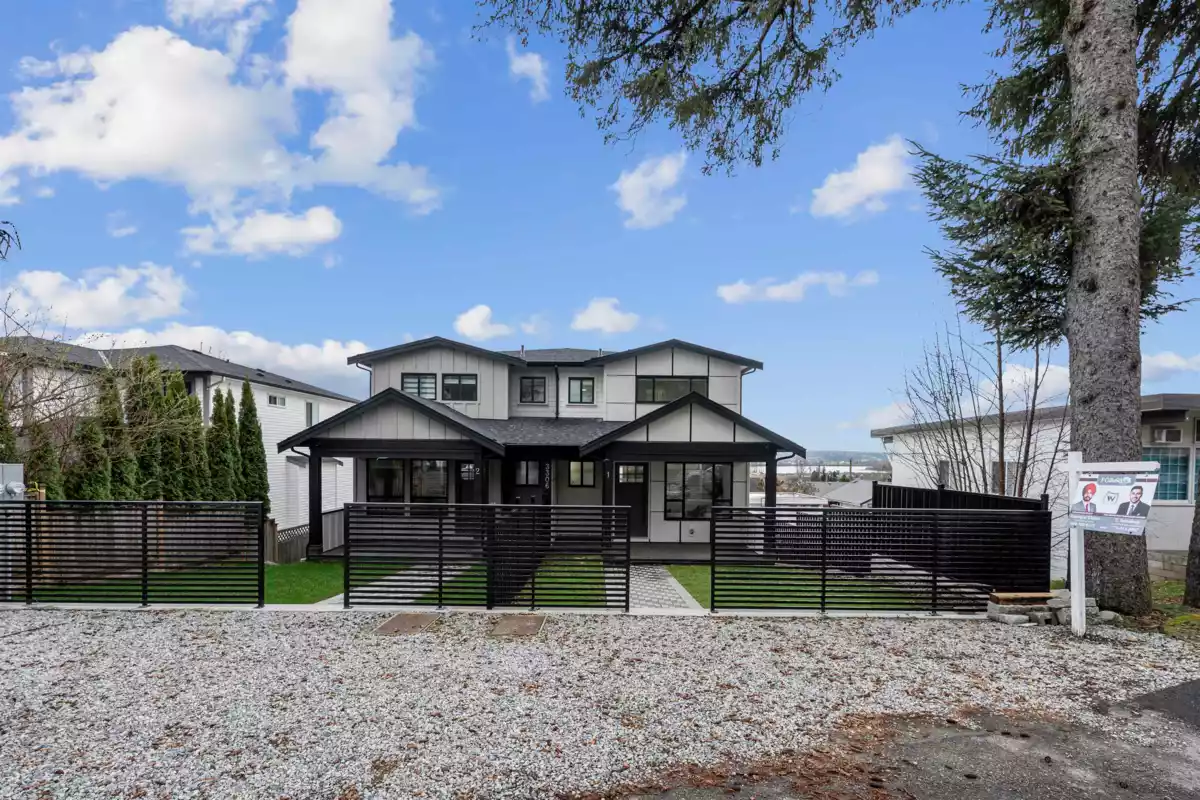 Swimming Pool Photo of 33062 4th Avenue, Mission, BC