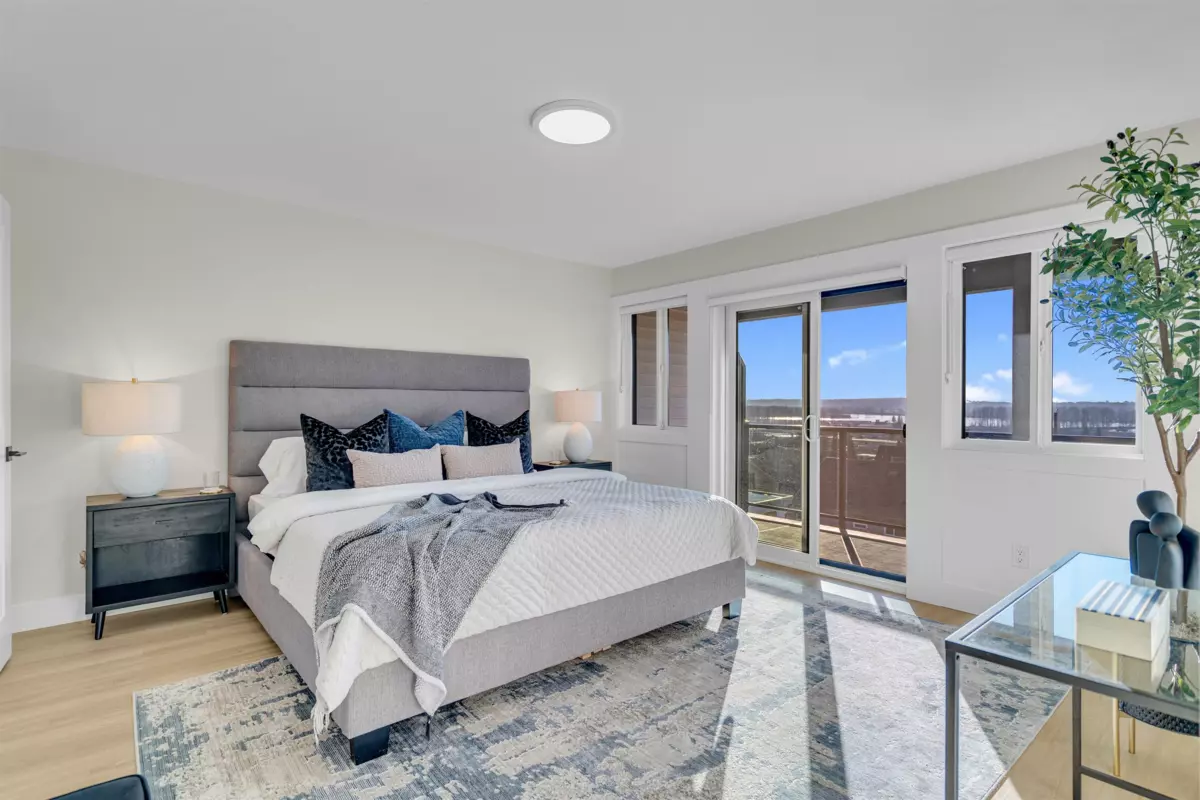 Walk-In Closet Photo of 33062 4th Avenue, Mission, BC