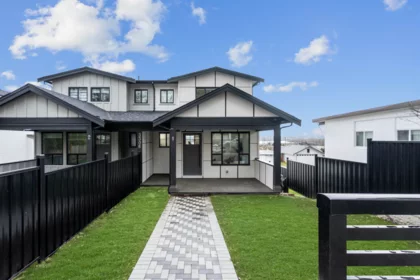 Front exterior of 33062 4th Avenue, Mission, BC