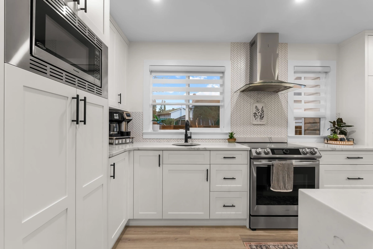Kitchen Island Photo of 3774 Qualicum Close, Abbotsford, BC