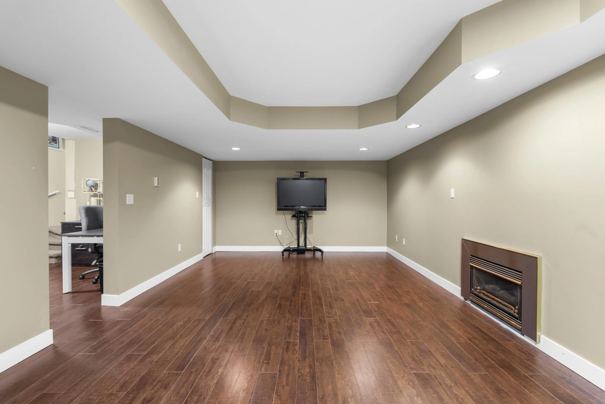 Swimming Pool Photo of 3774 Qualicum Close, Abbotsford, BC