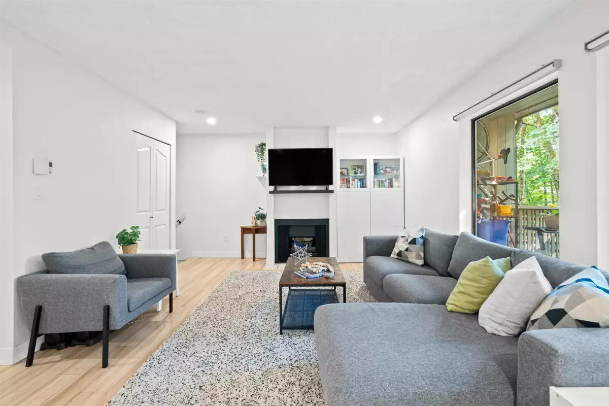 Breakfast Nook Photo of 3192 Mountain Highway, North Vancouver, BC