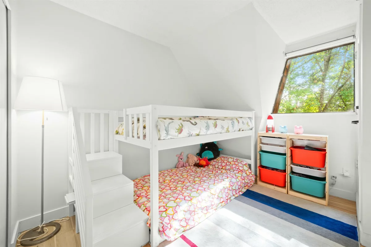 Entry Foyer Photo of 3192 Mountain Highway, North Vancouver, BC