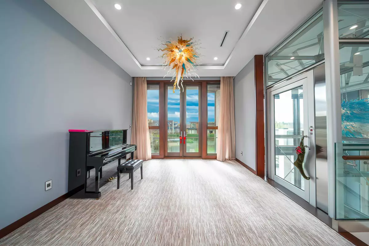 Entry Foyer Photo of 11491 Blundell Road, Richmond, BC