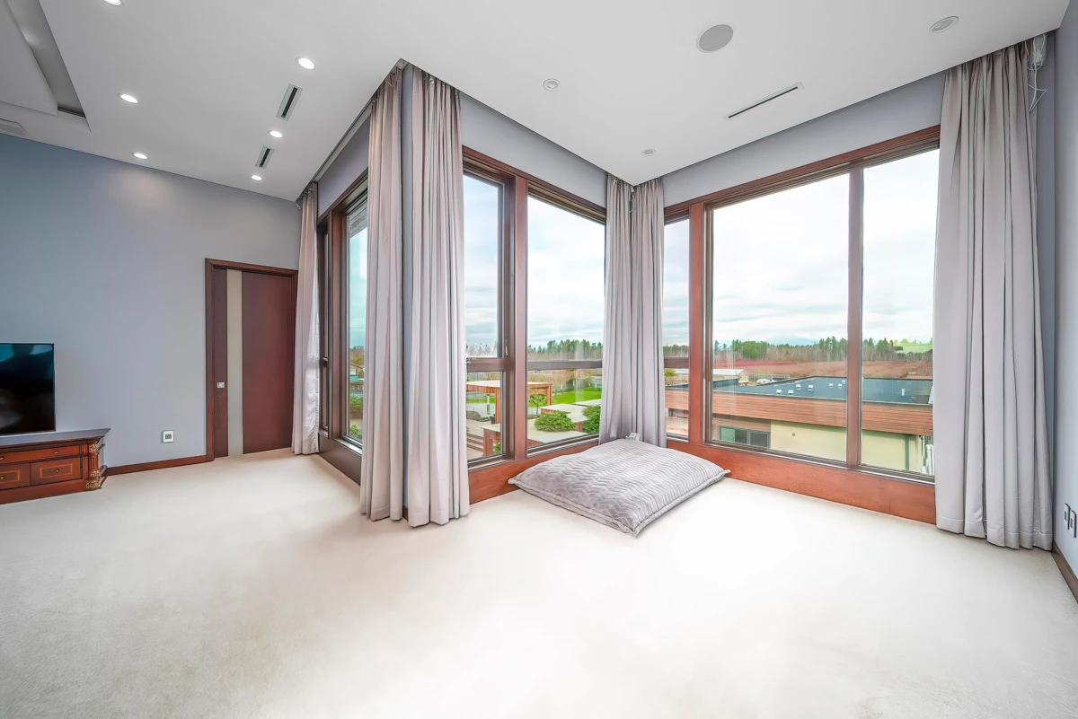 Front Yard Photo of 11491 Blundell Road, Richmond, BC