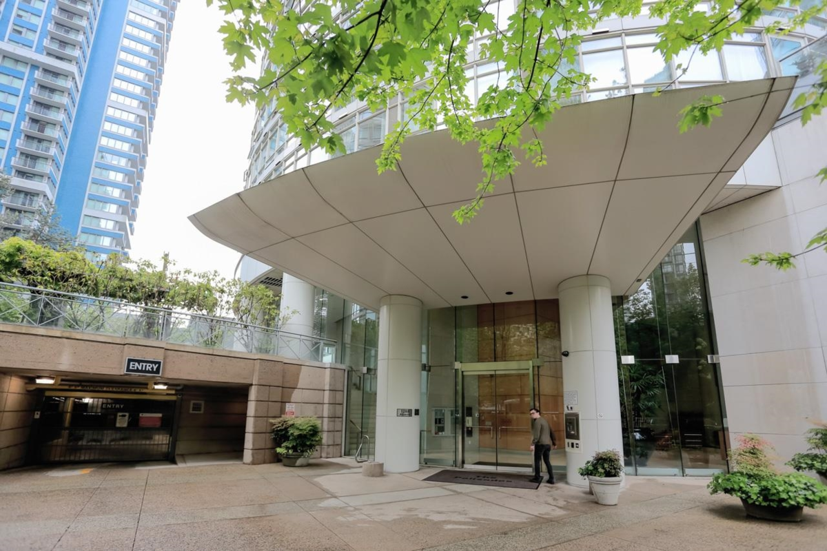 Guest Bathroom Photo of 703 1288 Alberni Street, Vancouver, BC