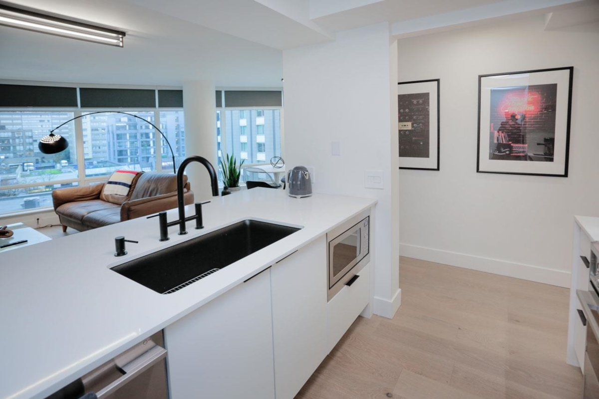 Kitchen Island Photo of 703 1288 Alberni Street, Vancouver, BC