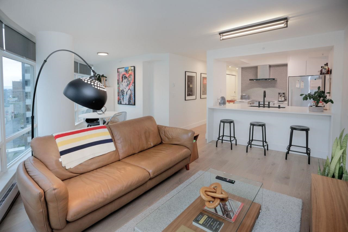 Living Room Photo of 703 1288 Alberni Street, Vancouver, BC