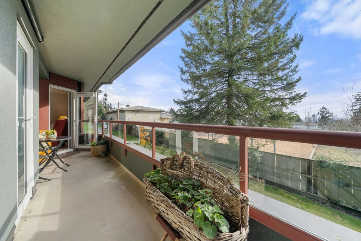 Bedroom 2 Photo of 212 2800 Chesterfield Avenue, North Vancouver, BC