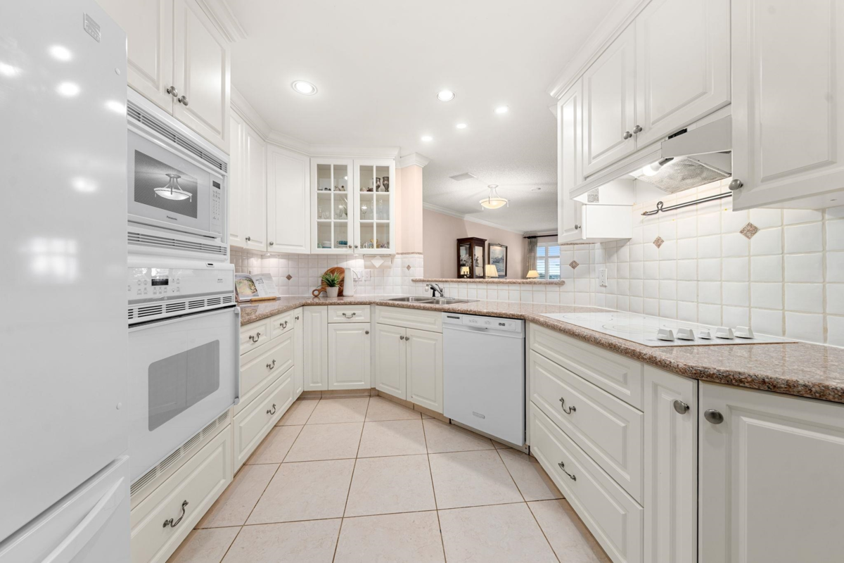 Bedroom 4 Photo of 212 2800 Chesterfield Avenue, North Vancouver, BC