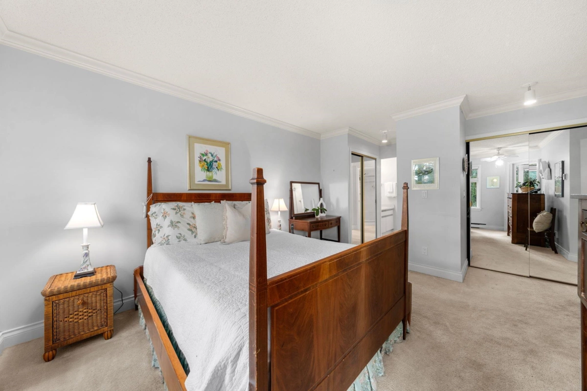 Mudroom Photo of 212 2800 Chesterfield Avenue, North Vancouver, BC