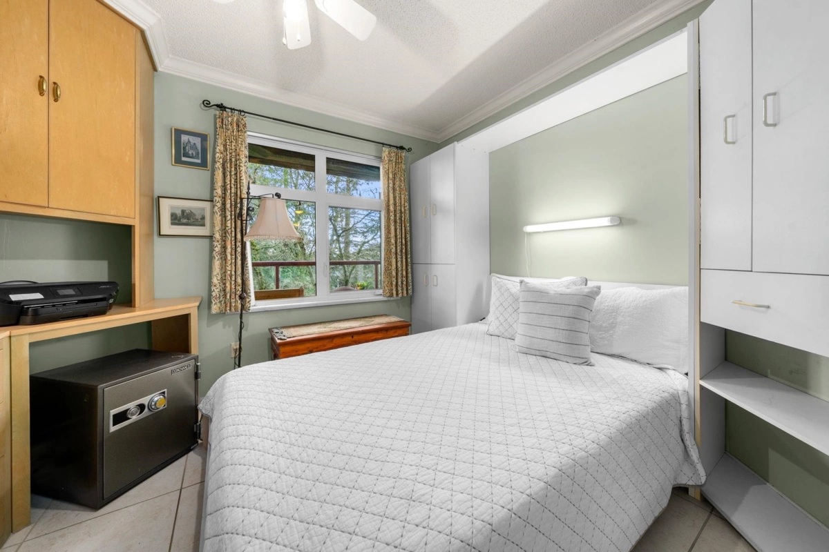 Outdoor Deck Photo of 212 2800 Chesterfield Avenue, North Vancouver, BC