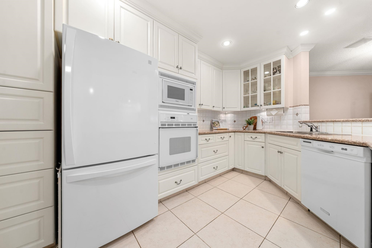 Powder Room Photo of 212 2800 Chesterfield Avenue, North Vancouver, BC