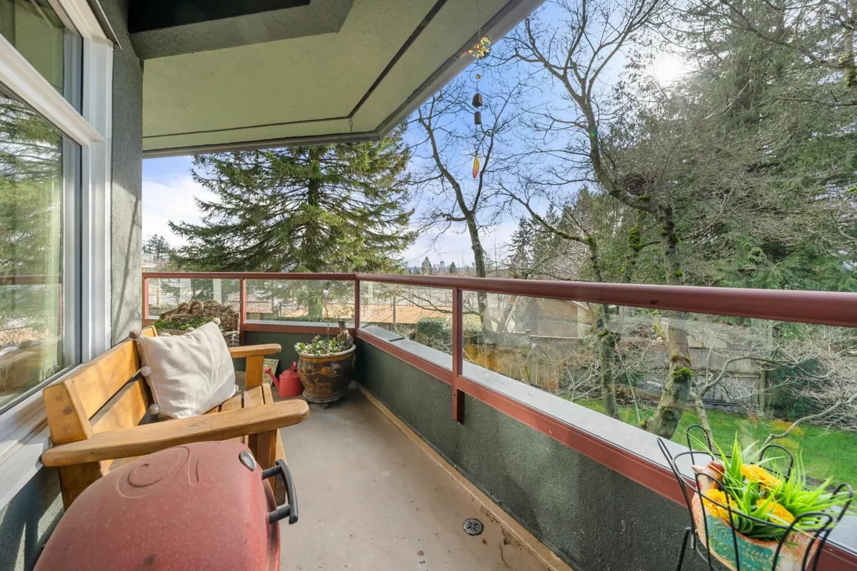 Primary Bathroom Photo of 212 2800 Chesterfield Avenue, North Vancouver, BC